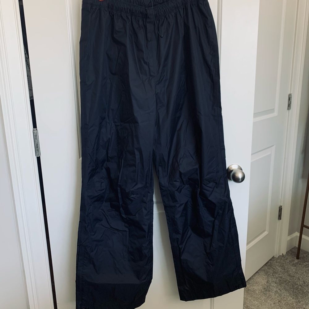 Size Large Ultimate Terrain Black Snowpants